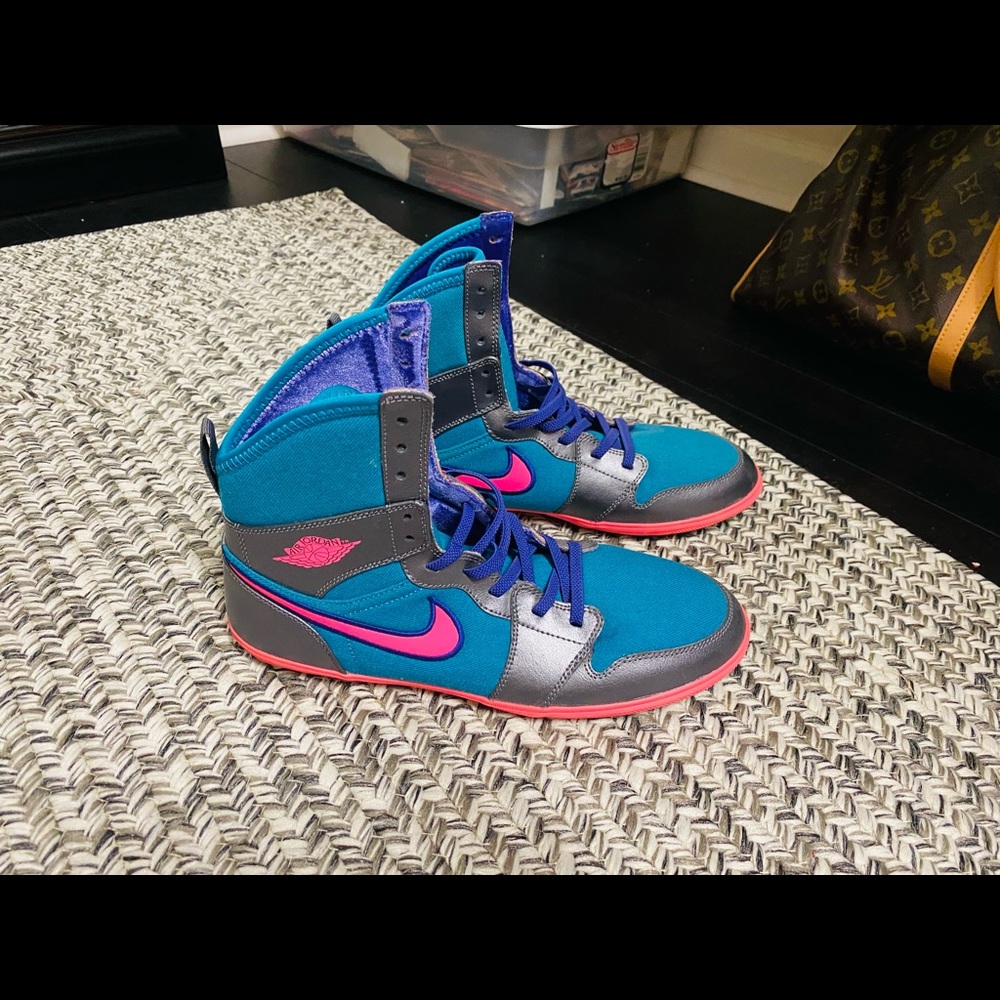 Nike Air Jordan Sneaker size 7Y (8.5-9 women)